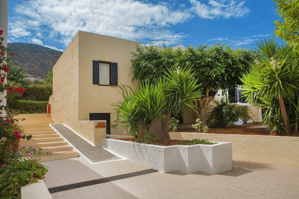 Binnenplaats — Sundance Apartments & Suites