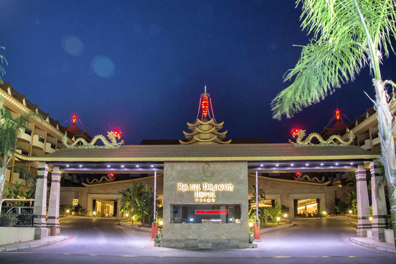 Royal Dragon Hotel image 3