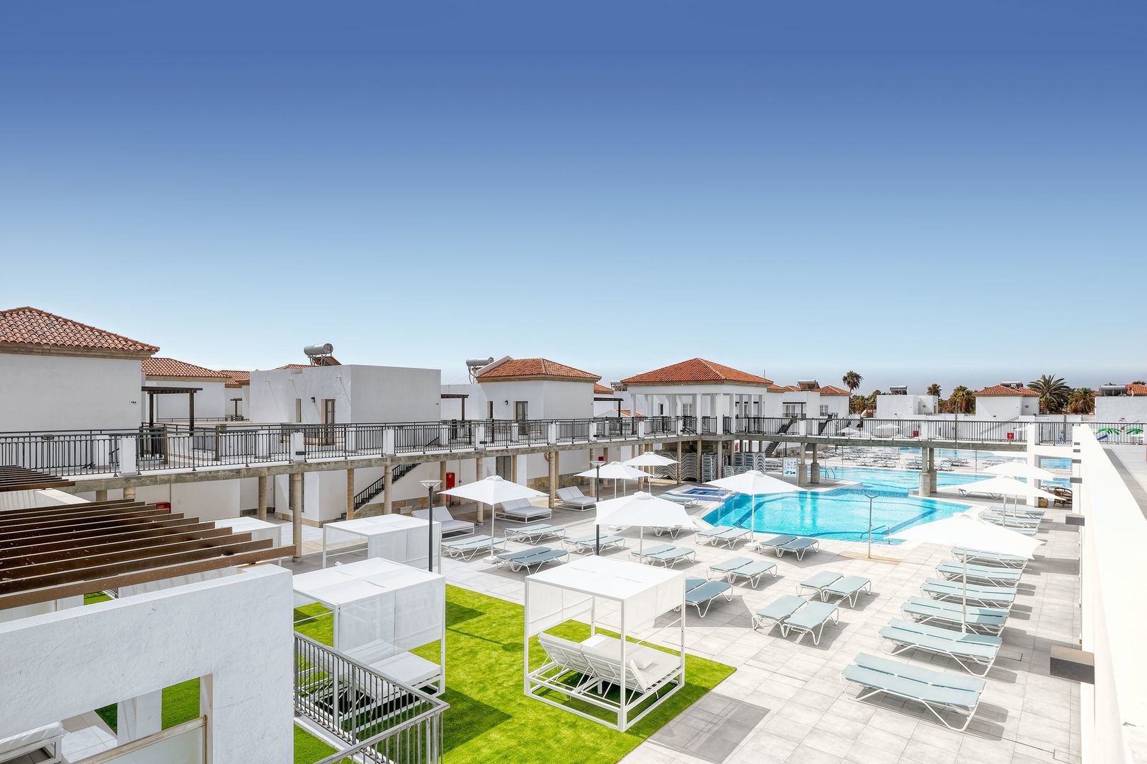 Broncemar Beach Suites Hotel image 0