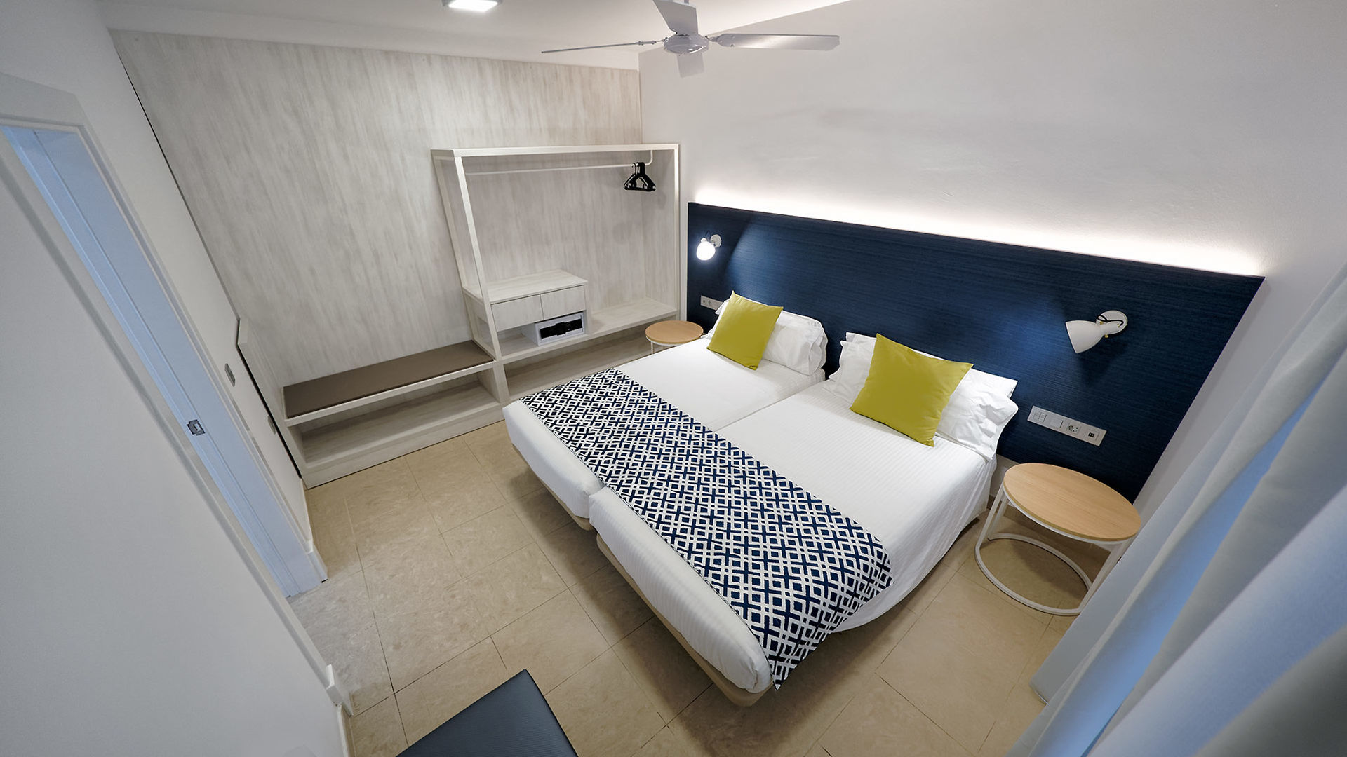 Broncemar Beach Suites Hotel image 1