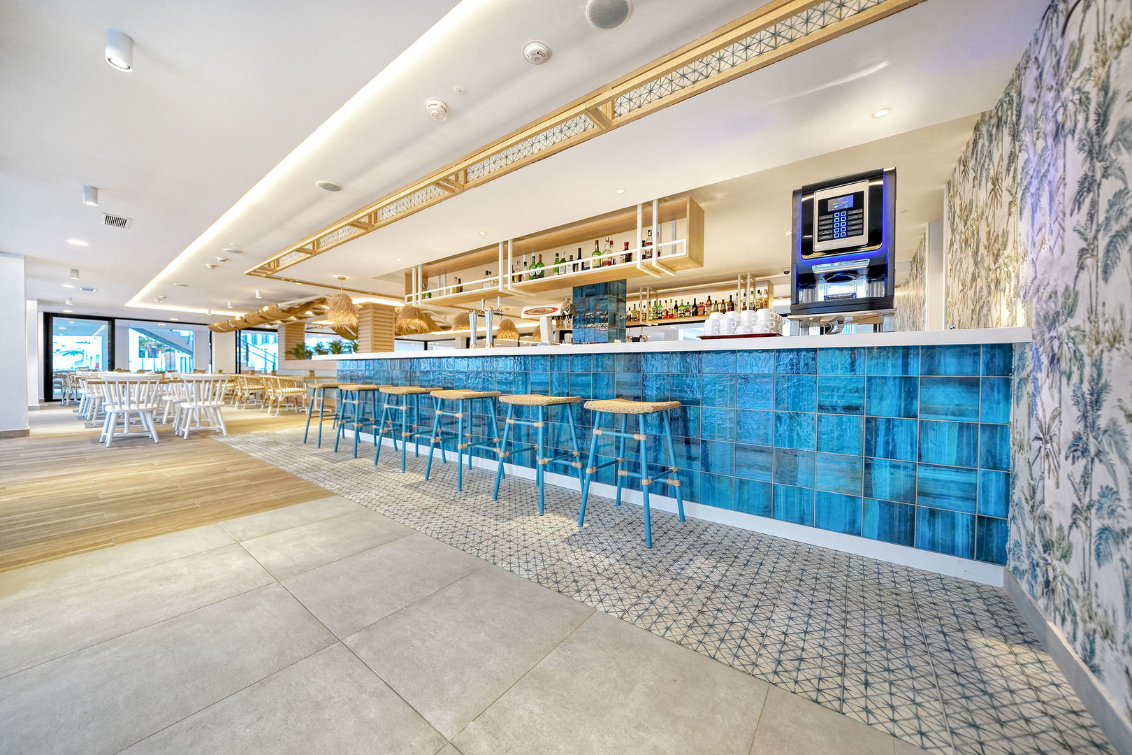 Broncemar Beach Suites Hotel image 2