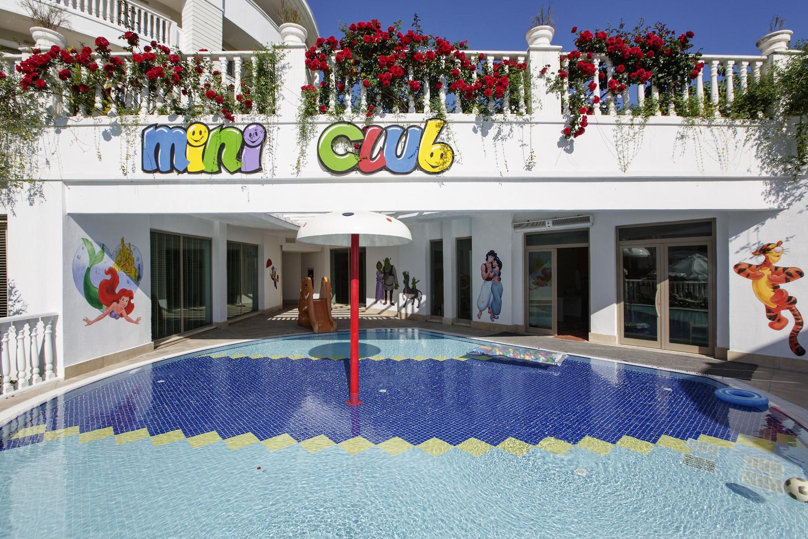 Alba Queen Hotel image 3