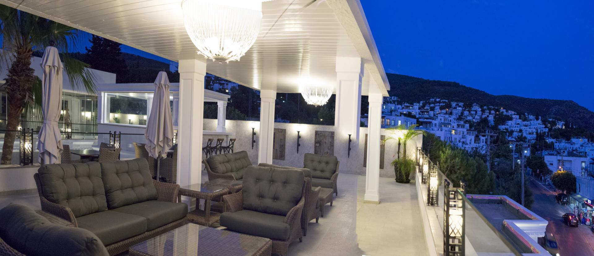 Binnenplaats — Ena Boutique Hotel