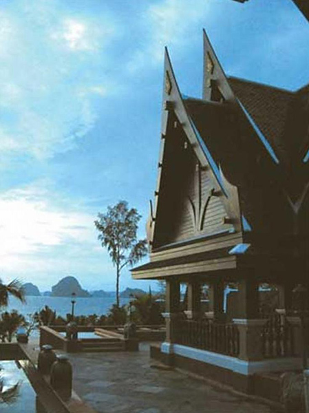 Amari Vogue Resort image 1