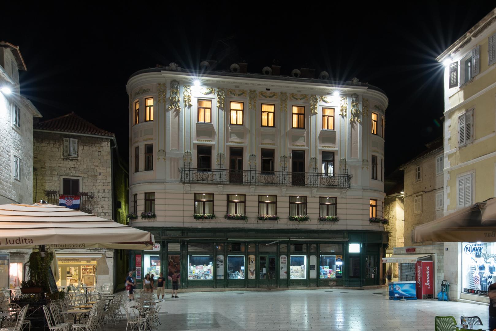 Mediterraans hotelgebouw — Central Square Heritage Hotel
