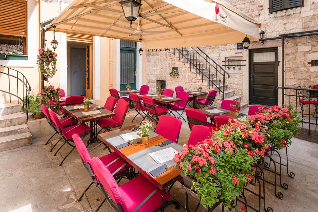 Restaurantterras buiten — Central Square Heritage Hotel