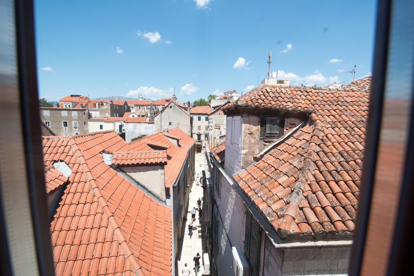Zeezicht vanaf het balkon — Central Square Heritage Hotel