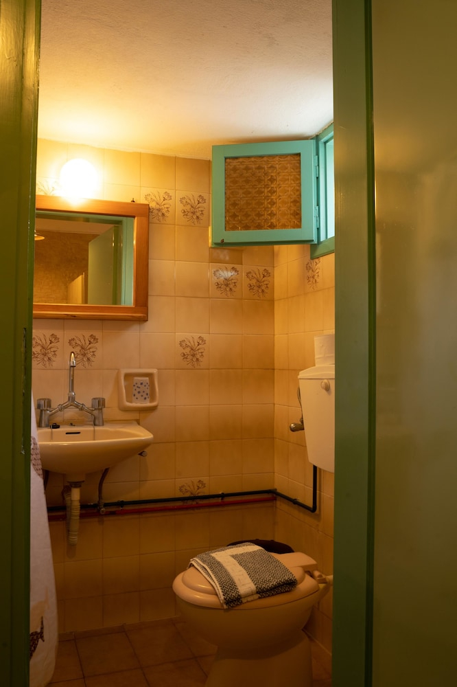 Badkamer met inloopdouche — Dimitris Resort Hotel