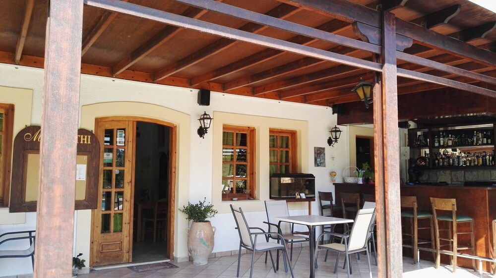 Restaurantterras buiten — Dimitris Resort Hotel