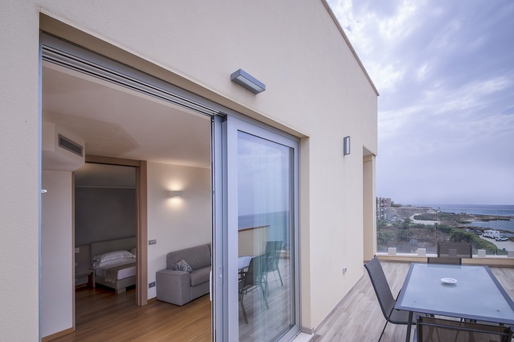 Zeezicht vanaf het balkon — Hotel Calabona