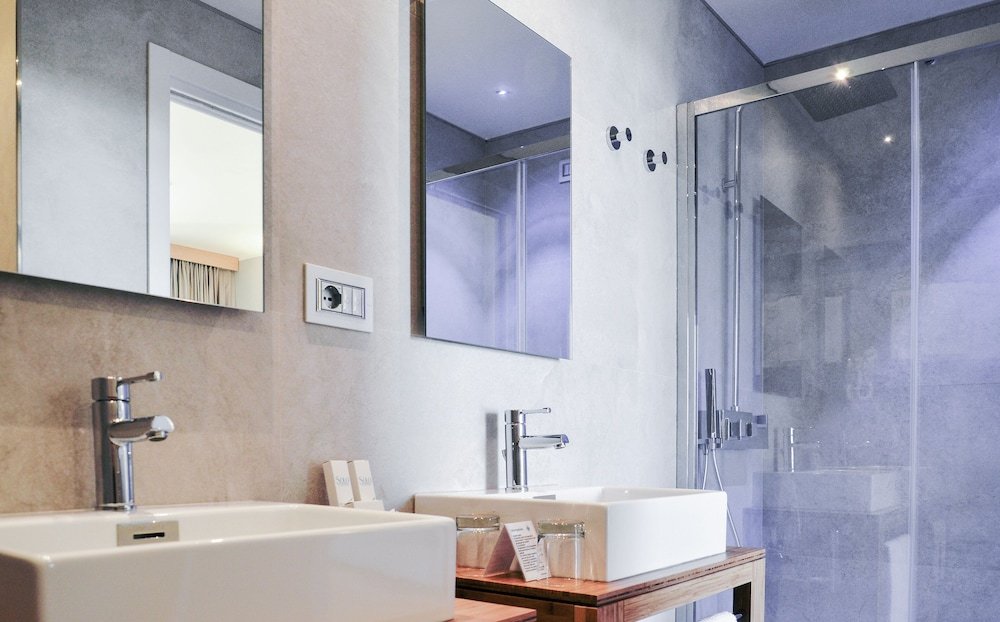 Badkamer met ligbad — Hotel Calabona