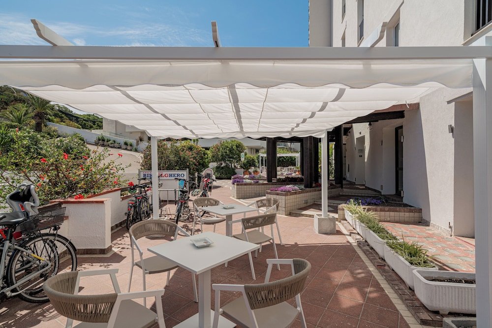 Restaurantterras buiten — Hotel Calabona