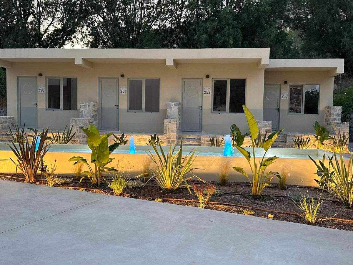 Binnenplaats — Hotel Fragiskos