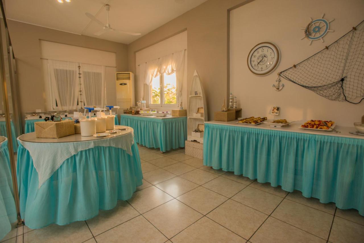 Badkamer met ligbad — Hotel Fragiskos