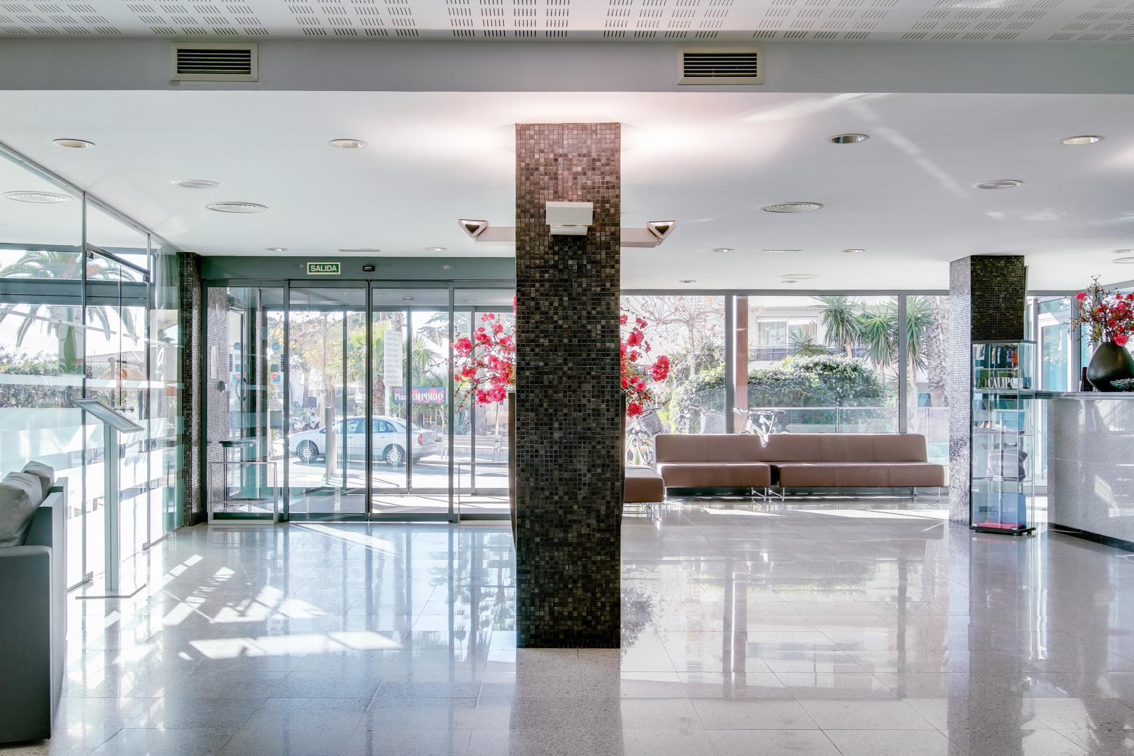 Lobby met receptie — Hotel Calipolis