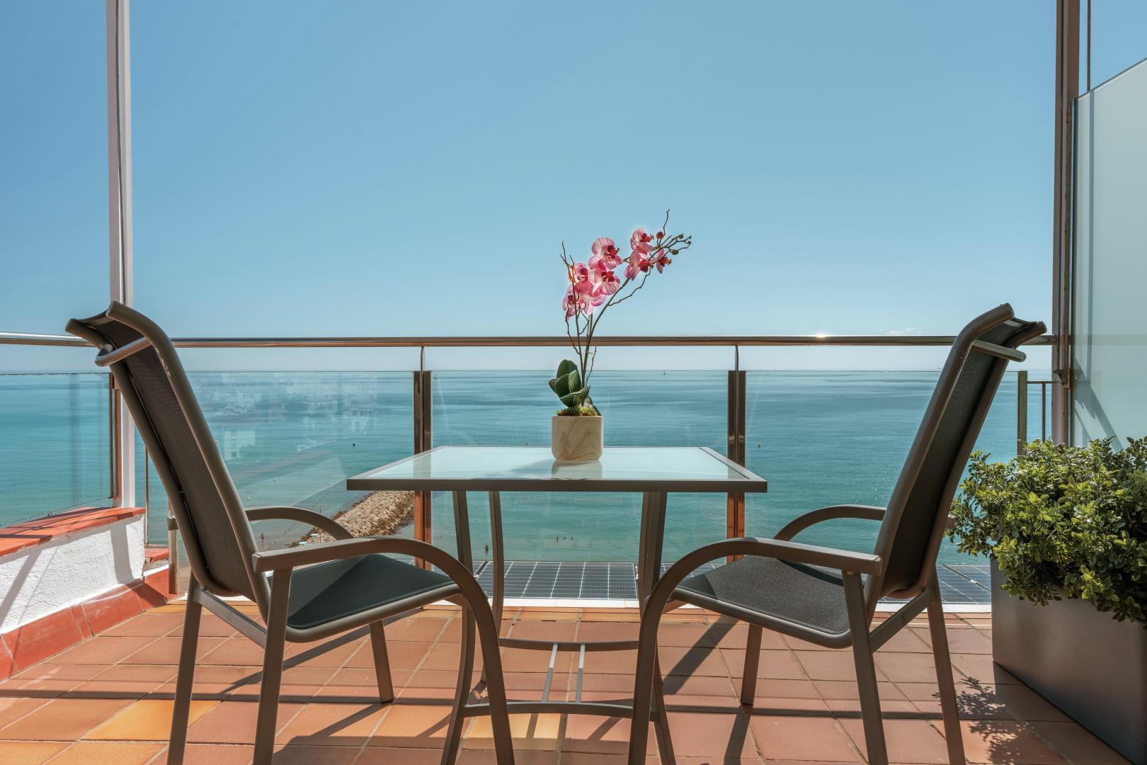 Privéstrand met parasols — Hotel Calipolis