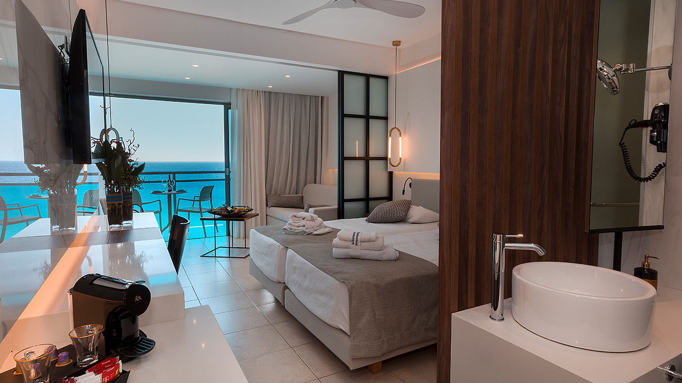 Calypso Beach Hotel image 1