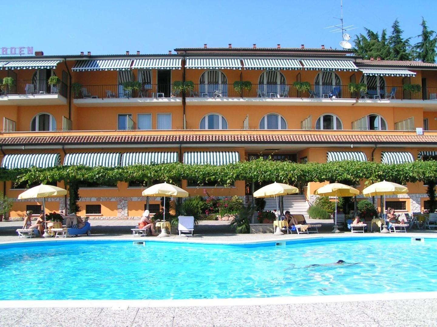 Garden foto 15