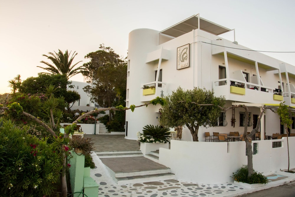 Aris Hotel image 0