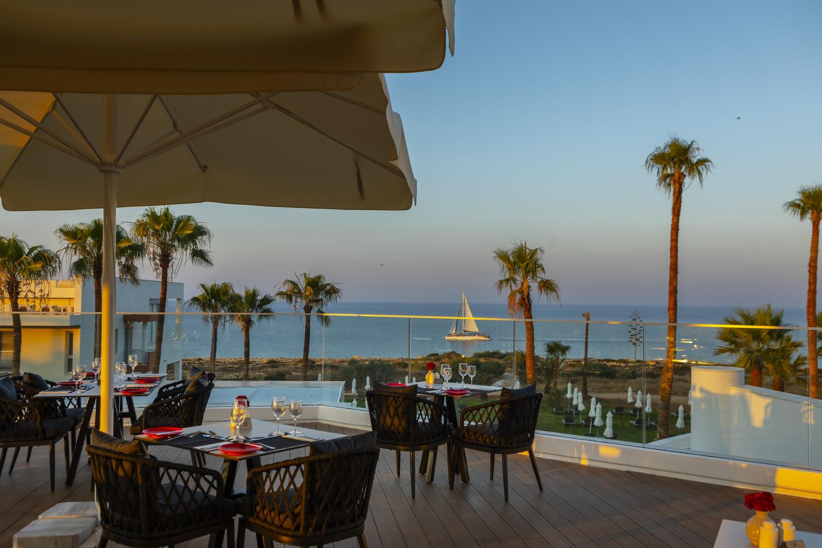 Leonardo Crystal Cove Hotel and Spa by the Sea foto 13