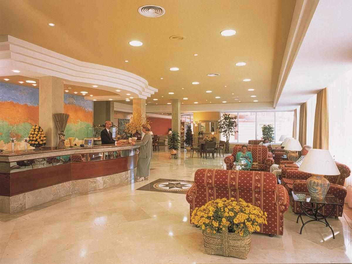 Artiem Capri image 2