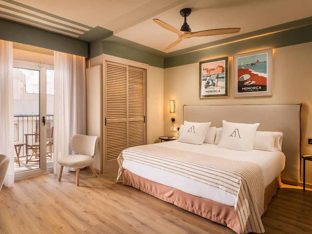 Artiem Capri image 1