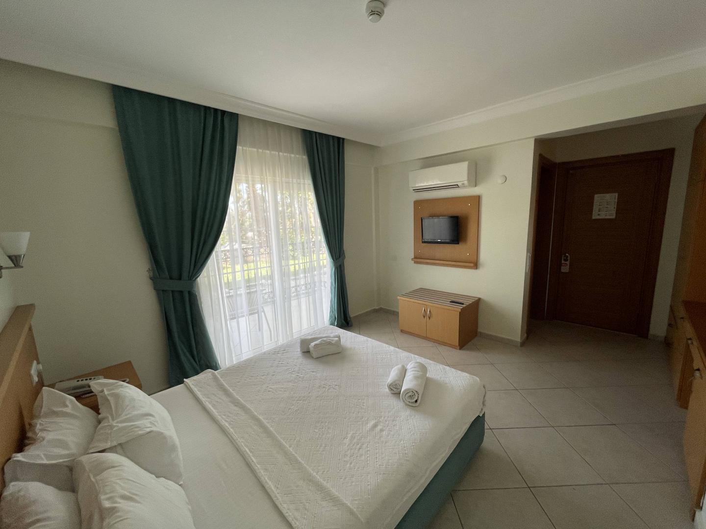 Celay Hotel image 1