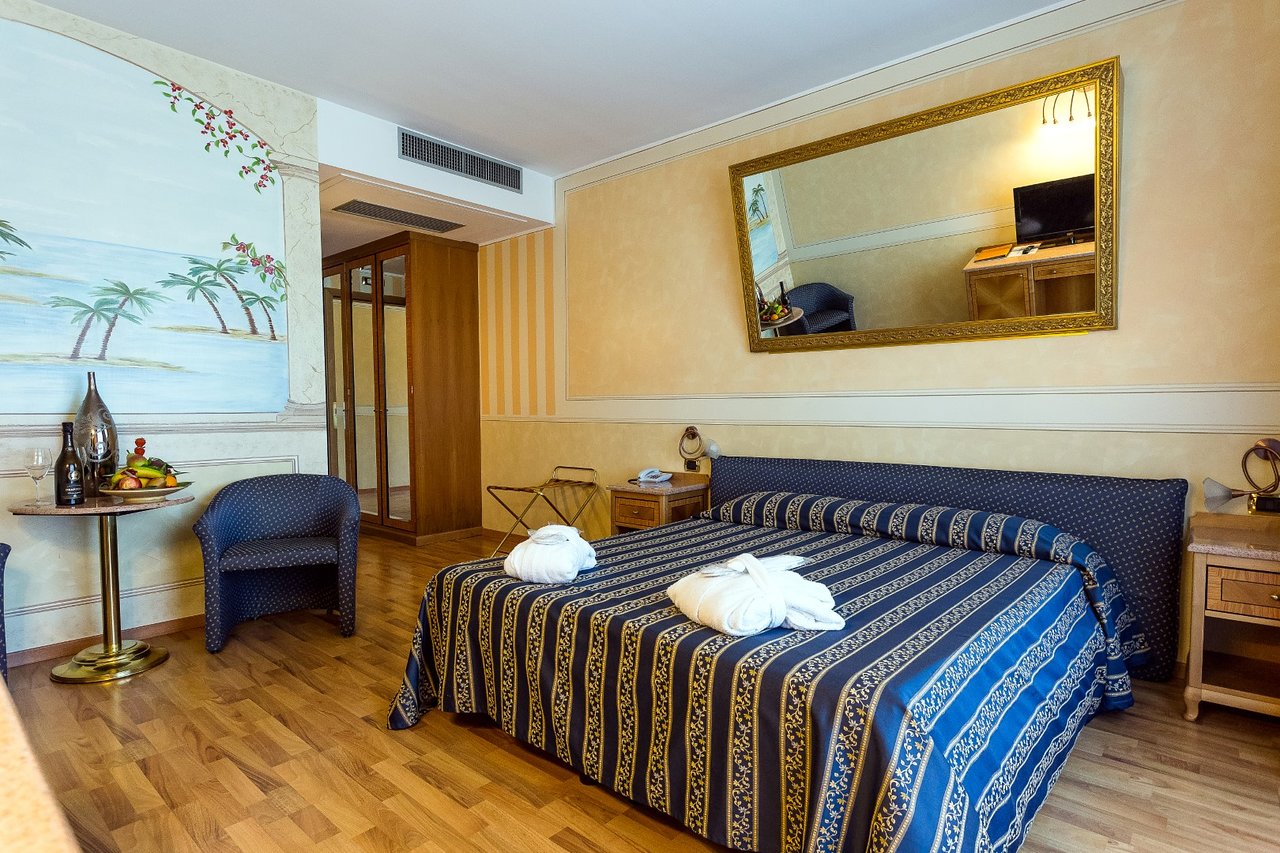 AHG Golf Hotel Porta del Sole image 1