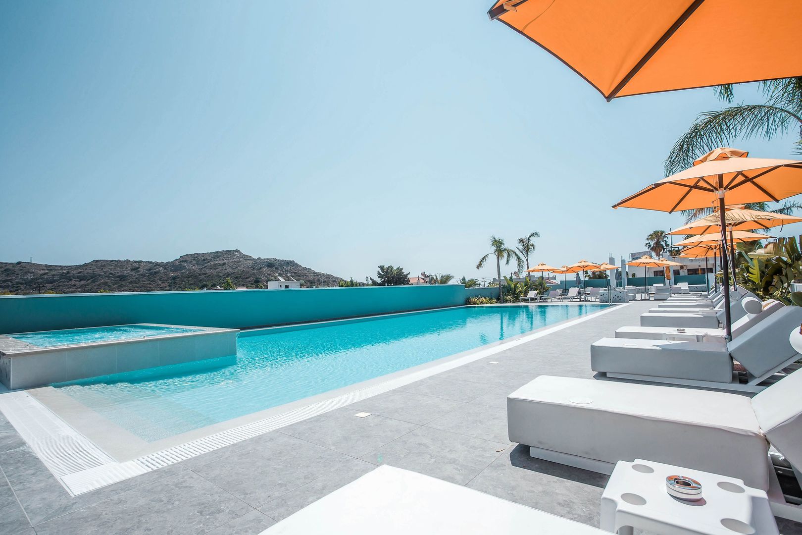 Mazoren Art Hotel image 1