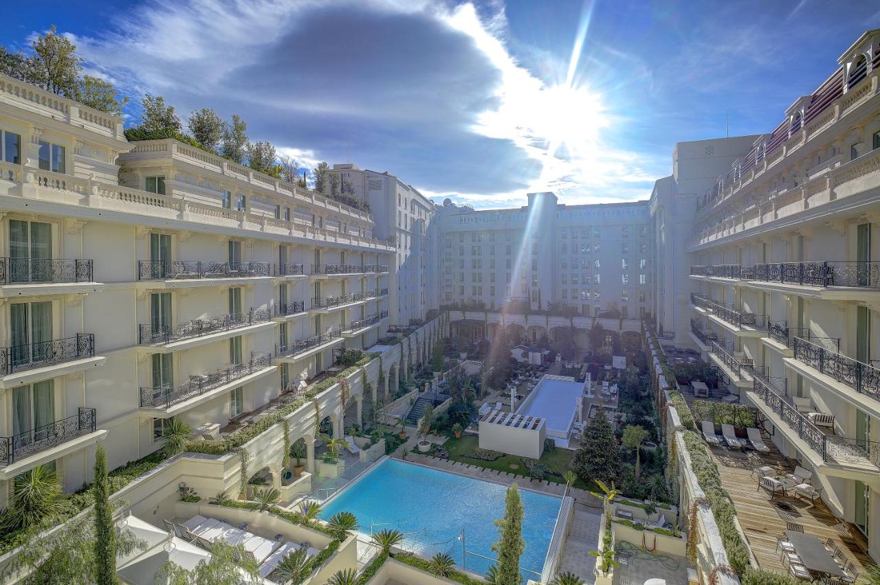 Carlton Riviera.