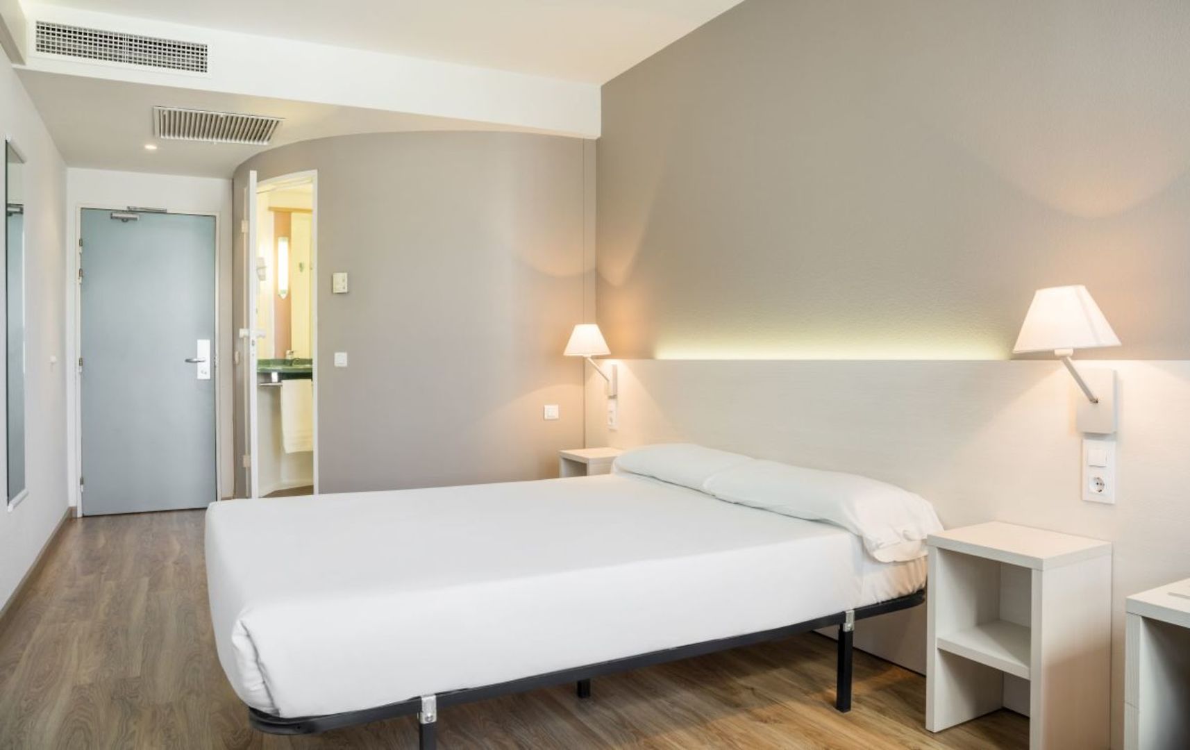 Hotel ILUNION Valencia 3 image 1