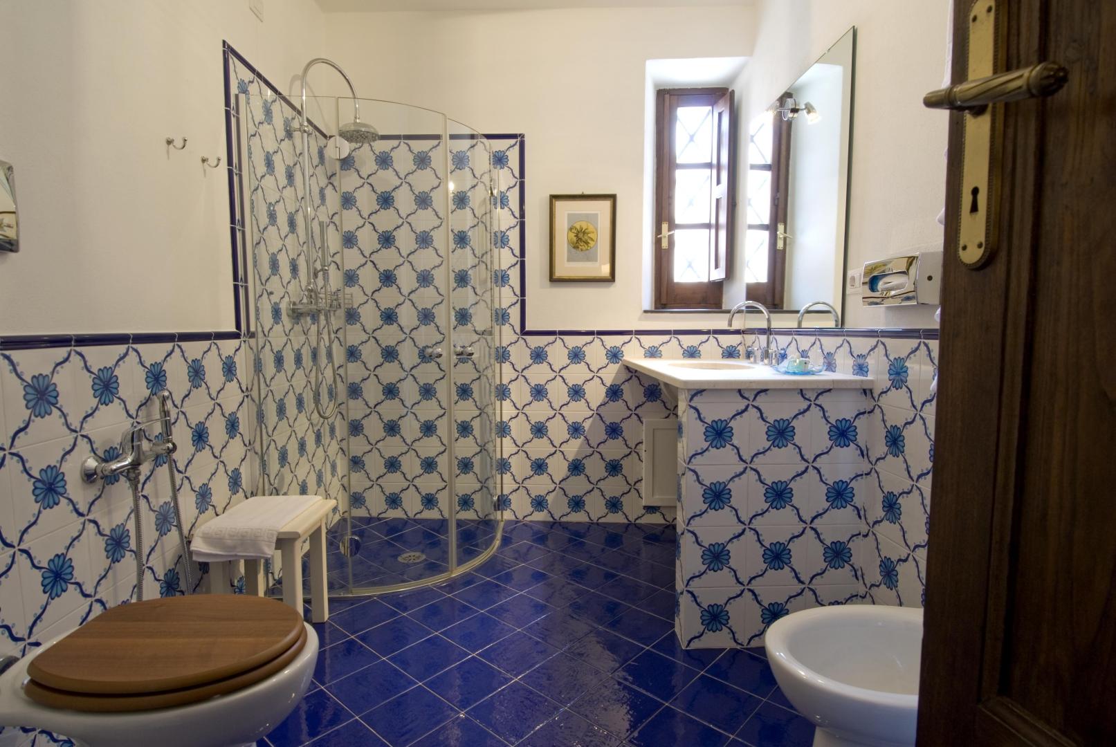 Badkamer met ligbad — Lucrezia